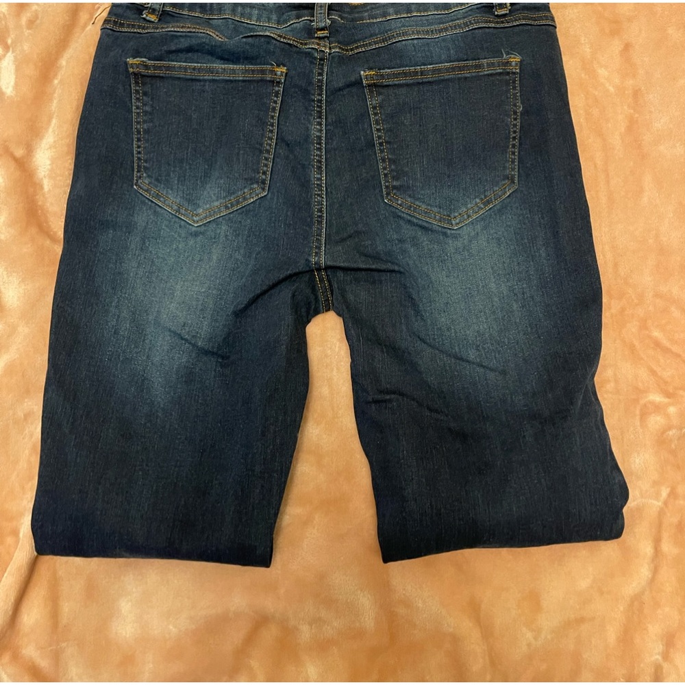 Blue Jeans - Picture 2 of 5